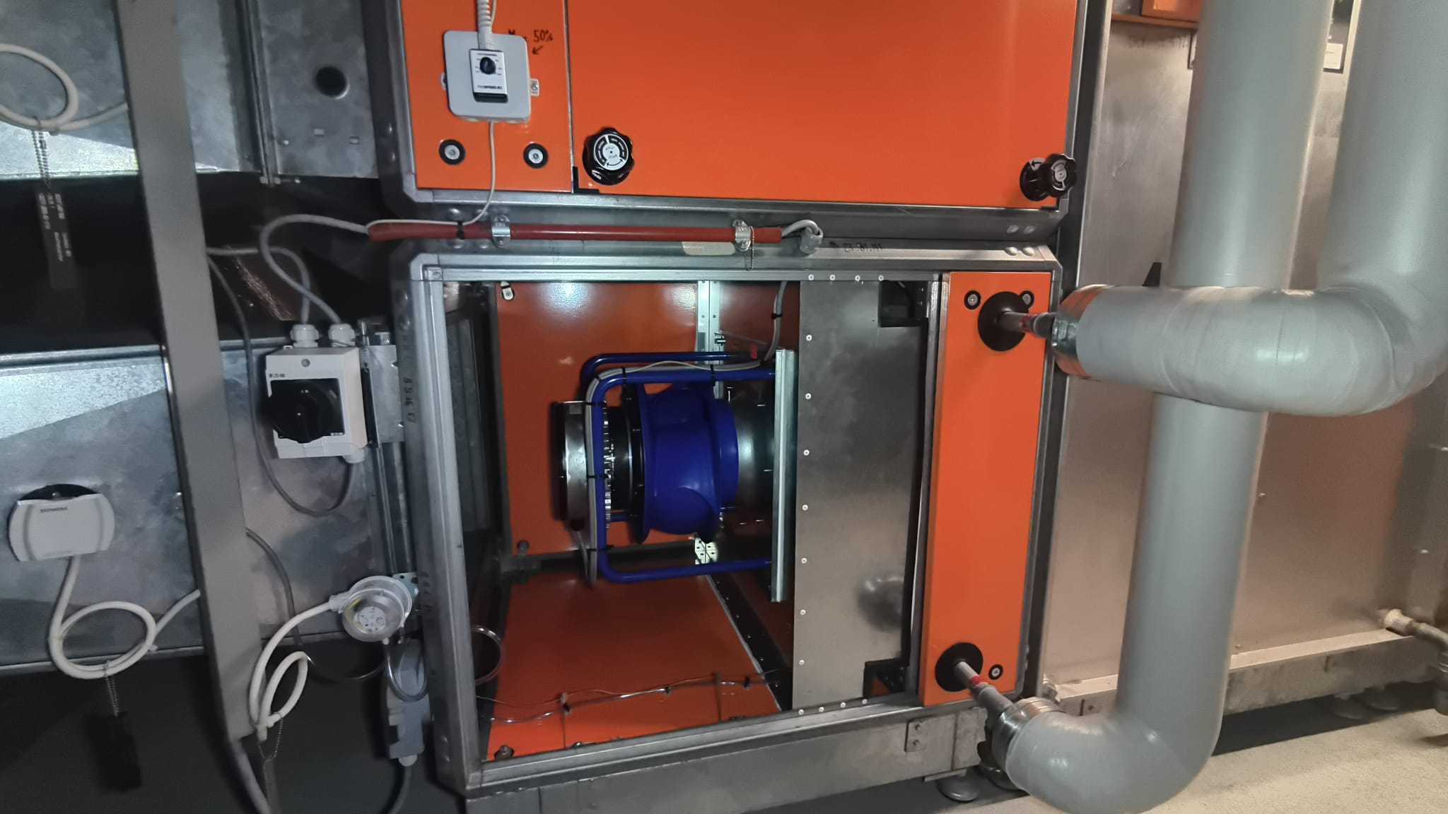Einbausituation — neuer EC-Antrieb in bestehendem 1025-mm-AHU-Gehäuse