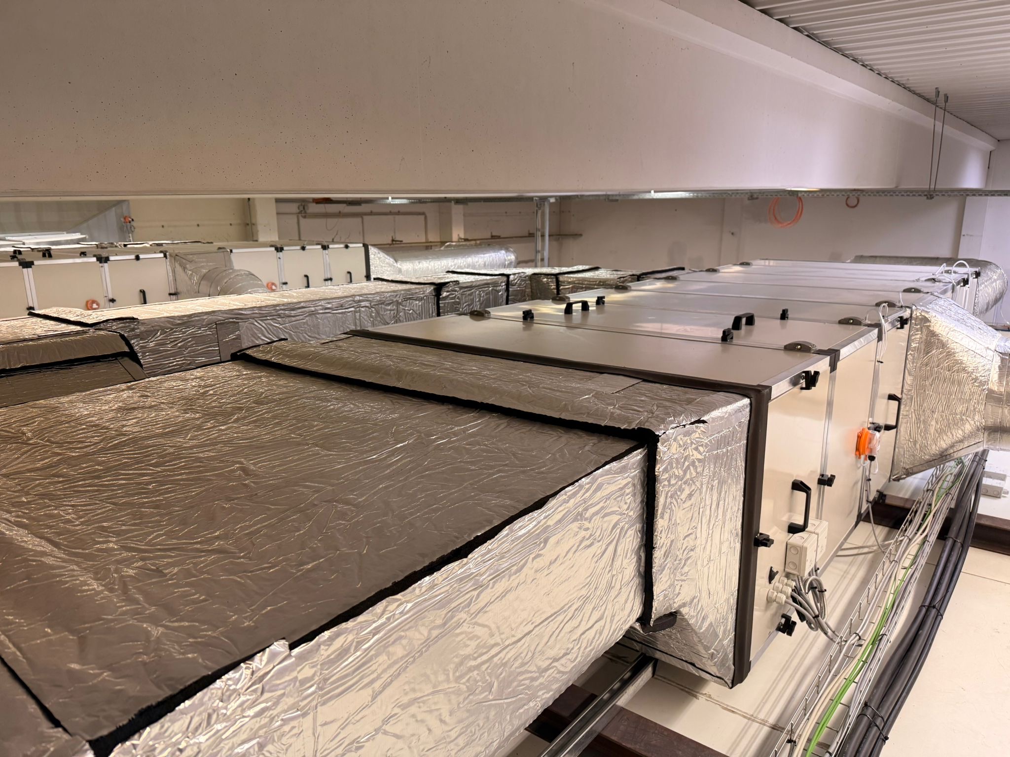 Indoor Growing Compartment - cultivation room's with plants